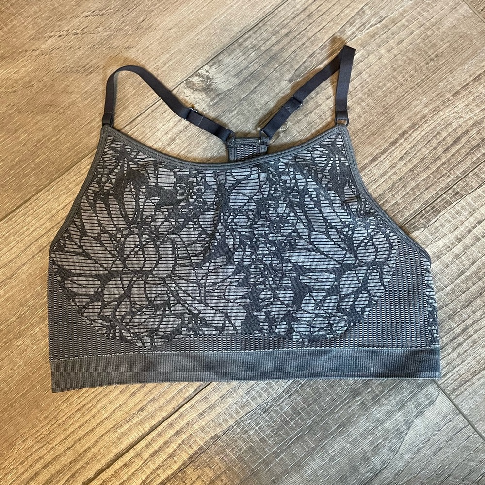 Fabletics Seamless Samana Sports Bra
